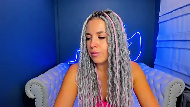 Snapshot of rock_n_roxy chatting on 09-27-25, 01:21 rock n roxy online show from 09-27-25, 01:21