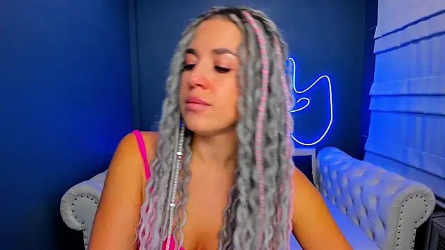 Snapshot of rock_n_roxy chatting on 09-29-25, 01:33 rock n roxy online show from 09-29-25, 01:33