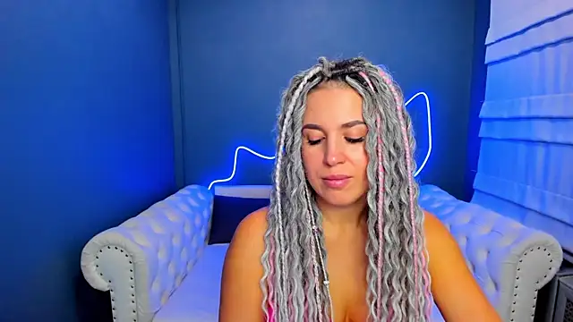 Snapshot of rock_n_roxy chatting on 10-04-25, 01:25 rock n roxy online show from 10-04-25, 01:25