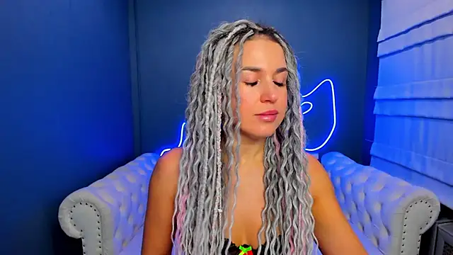 Snapshot of rock_n_roxy chatting on 10-13-25, 01:27 rock n roxy online show from 10-13-25, 01:27