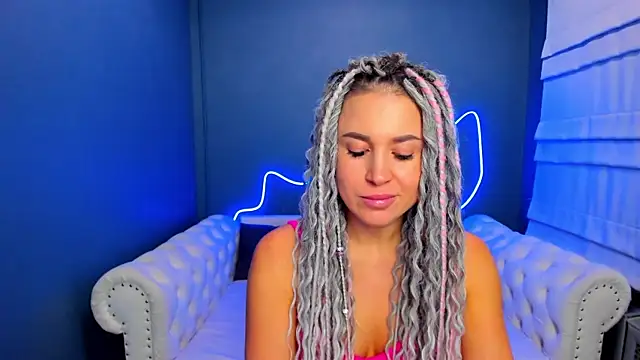 Snapshot of rock_n_roxy chatting on 10-16-25, 01:28 rock n roxy online show from 10-16-25, 01:28