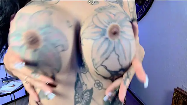 Snapshot of LeylaDelAmor chatting on 09-15-25, 11:10 LeylaDelAmor online show from 09-15-25, 11:10