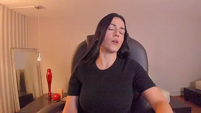 BellaClaiir online show from 12-01-25, 03:17