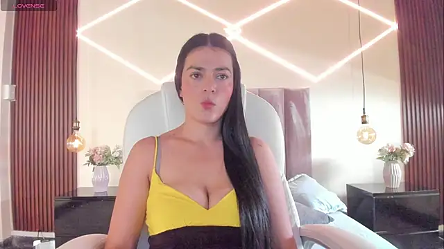 BellaClaiir online show from 12-16-25, 02:44