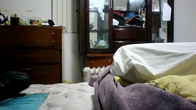 Snapshot of Emilylyn2501 chatting on 12-21-24, 08:43 Emilylyn2501 online show from 12-21-24, 08:43