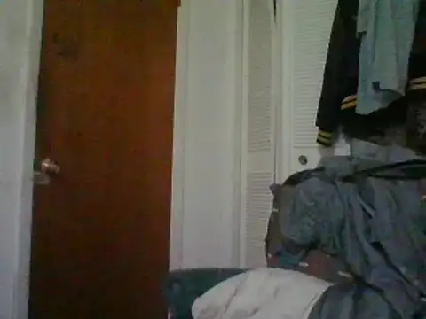 Snapshot of Emilylyn2501 chatting on 01-10-25, 01:42 Emilylyn2501 online show from 01-10-25, 01:42