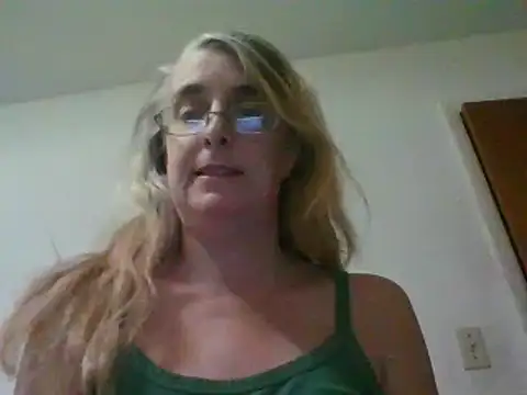 Snapshot of Emilylyn2501 chatting on 01-13-25, 06:38 Emilylyn2501 online show from 01-13-25, 06:38