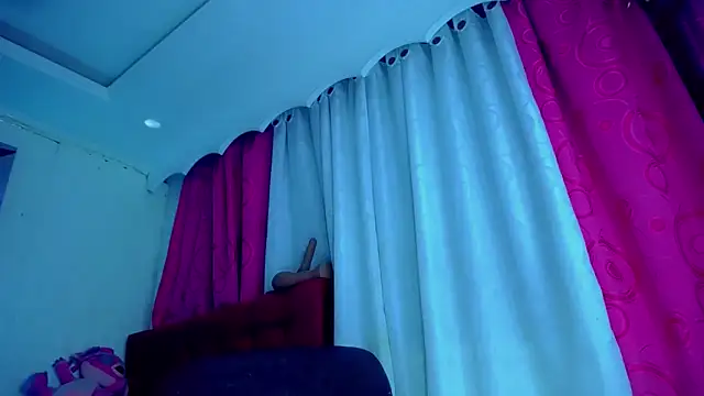 Snapshot of NahomiCamper chatting on 09-09-25, 04:23 NahomiCamper online show from 09-09-25, 04:23