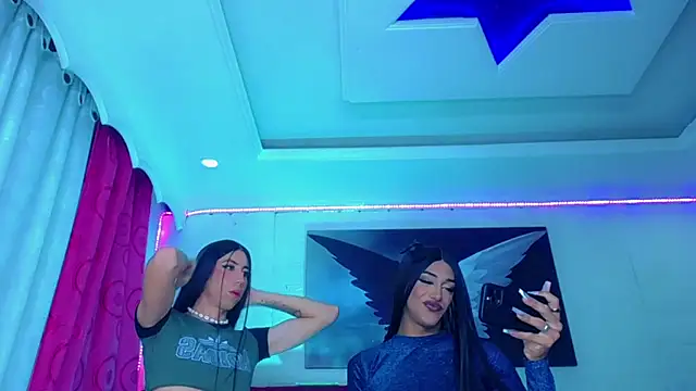 Snapshot of NahomiCamper chatting on 10-10-25, 03:16 NahomiCamper online show from 10-10-25, 03:16