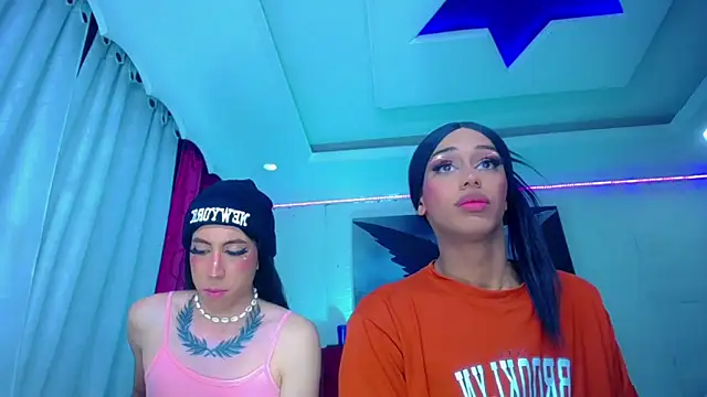 Snapshot of NahomiCamper chatting on 10-11-25, 02:26 NahomiCamper online show from 10-11-25, 02:26