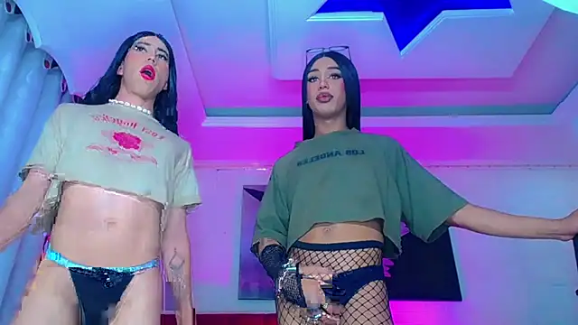 Snapshot of NahomiCamper chatting on 11-14-25, 02:54 NahomiCamper online show from 11-14-25, 02:54