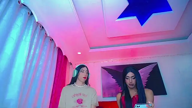 Snapshot of NahomiCamper chatting on 11-16-25, 02:28 NahomiCamper online show from 11-16-25, 02:28