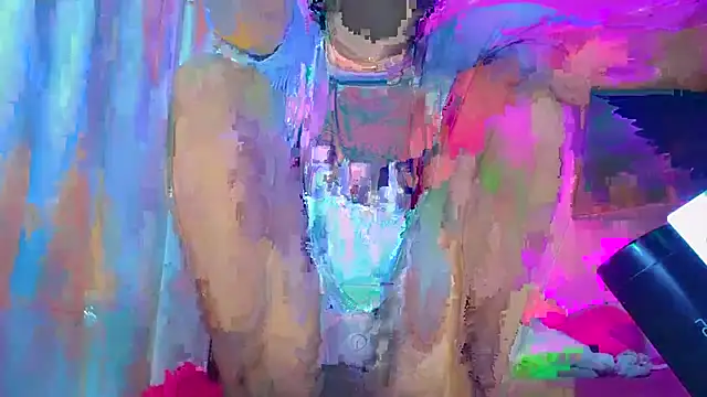 Snapshot of NahomiCamper chatting on 12-19-25, 02:40 NahomiCamper online show from 12-19-25, 02:40