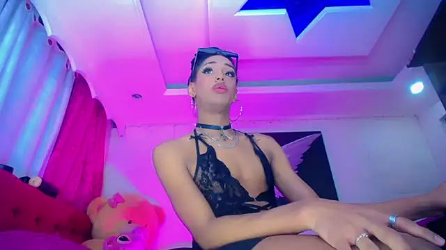 Snapshot of NahomiCamper chatting on 12-22-25, 11:35 NahomiCamper online show from 12-22-25, 11:35