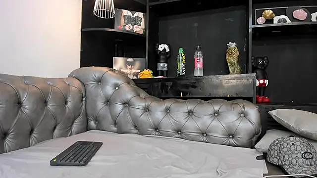 HeellBoy  online show from 11-19-25, 04:23