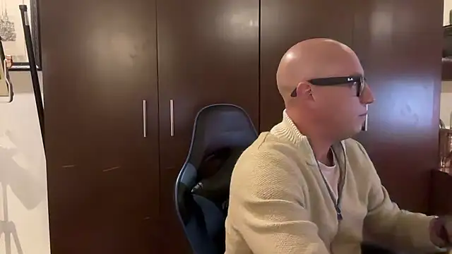 Snapshot of alanan881 chatting on 01-15-26, 12:37 alanan881 online show from 01-15-26, 12:37