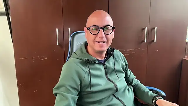 Snapshot of alanan881 chatting on 01-17-26, 05:38 alanan881 online show from 01-17-26, 05:38