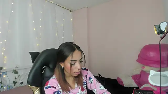 Abigail Wilson  online show from 02-05-25, 08:46