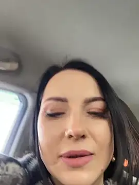 Snapshot of Roxana-Sexy chatting on 01-25-25, 08:31 Roxana-Sexy online show from 01-25-25, 08:31