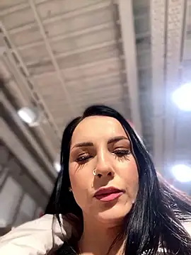 Snapshot of Roxana-Sexy chatting on 02-01-25, 05:39 Roxana-Sexy online show from 02-01-25, 05:39