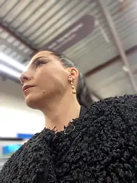 Snapshot of Roxana-Sexy chatting on 02-02-25, 06:15 Roxana-Sexy online show from 02-02-25, 06:15