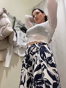 Snapshot of Roxana-Sexy chatting on 02-04-26, 06:08 Roxana-Sexy online show from 02-04-26, 06:08