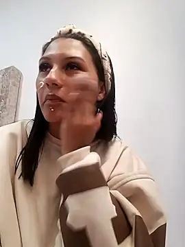 Snapshot of Nicky-7 chatting on 12-04-24, 06:06 Nicky-7 online show from 12-04-24, 06:06