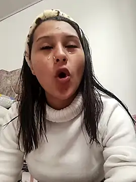 Snapshot of Nicky-7 chatting on 12-06-24, 05:33 Nicky-7 online show from 12-06-24, 05:33