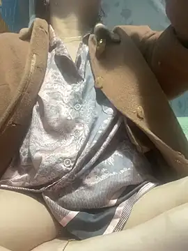 Snapshot of Cesywet chatting on 02-25-25, 12:03 Cesywet online show from 02-25-25, 12:03