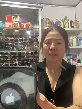 Snapshot of Cesywet chatting on 03-08-25, 04:01 Cesywet online show from 03-08-25, 04:01