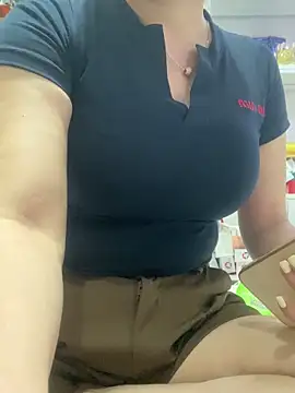 Snapshot of Cesywet chatting on 09-23-25, 04:48 Cesywet online show from 09-23-25, 04:48