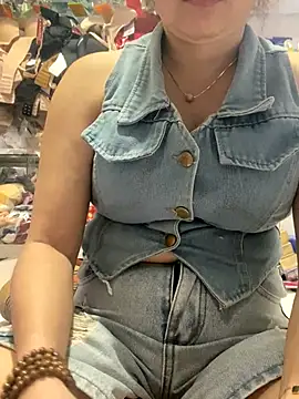 Snapshot of Cesywet chatting on 09-26-25, 06:28 Cesywet online show from 09-26-25, 06:28