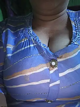 Snapshot of Rinki_Guptaa chatting on 07-08-26, 10:42 Rinki Guptaa online show from 07-08-26, 10:42