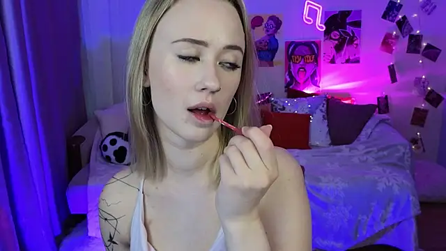 SashaBrooks online show from 10-16-25, 01:34