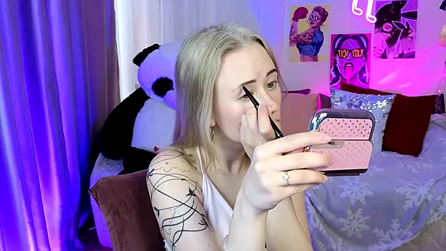 SashaBrooks online show from 10-18-25, 01:34