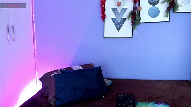 Snapshot of candyy_bella chatting on 12-14-24, 05:25 candyy bella online show from 12-14-24, 05:25