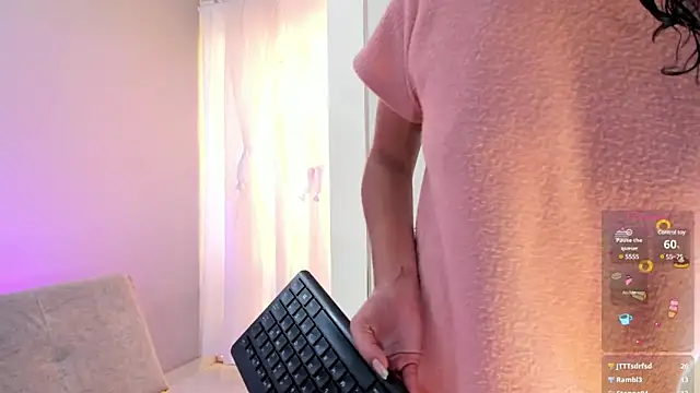 Snapshot of candyy_bella chatting on 01-07-25, 10:19 candyy bella online show from 01-07-25, 10:19