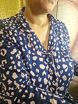 Foxlady2271 online show from 02-14-25, 08:21