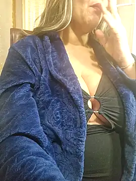 Foxlady2271 online show from 02-28-25, 06:20