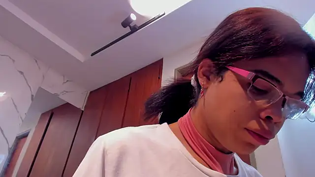 evelyn wine online show from 10-17-25, 01:14