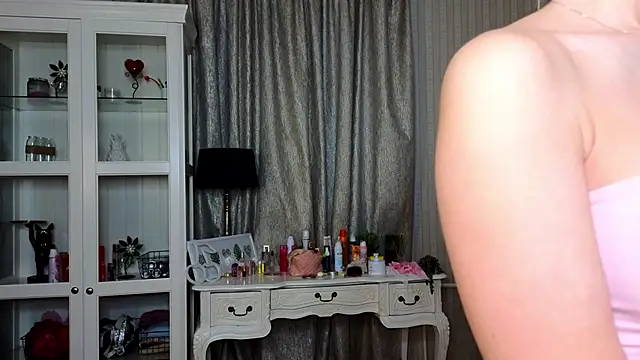 Snapshot of AnneFoxy chatting on 12-21-25, 07:26 AnneFoxy online show from 12-21-25, 07:26