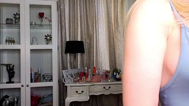 Snapshot of AnneFoxy chatting on 02-04-26, 07:14 AnneFoxy online show from 02-04-26, 07:14