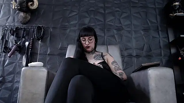 Agata Darkness online show from 11-28-25, 08:00