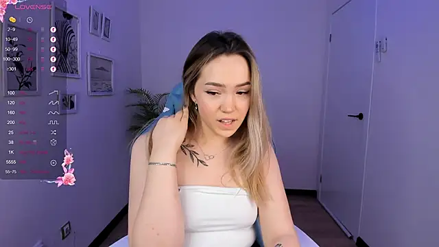 Snapshot of Evia_r0se chatting on 12-10-24, 10:49 Evia r0se online show from 12-10-24, 10:49