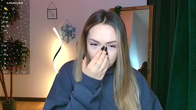 Snapshot of Evia_r0se chatting on 01-03-25, 08:21 Evia r0se online show from 01-03-25, 08:21