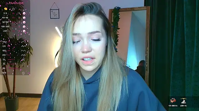 Snapshot of Evia_r0se chatting on 01-03-25, 11:25 Evia r0se online show from 01-03-25, 11:25