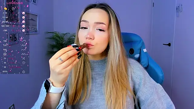 Snapshot of Evia_r0se chatting on 01-05-25, 01:56 Evia r0se online show from 01-05-25, 01:56