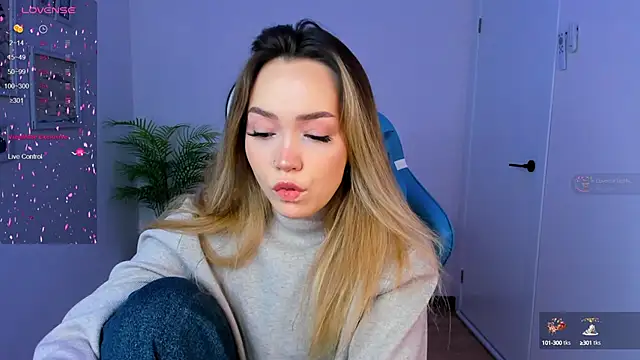 Snapshot of Evia_r0se chatting on 01-07-25, 08:13 Evia r0se online show from 01-07-25, 08:13