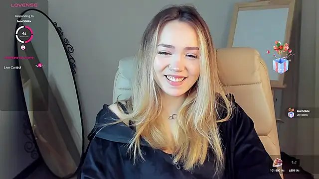 Snapshot of Evia_r0se chatting on 01-17-25, 08:34 Evia r0se online show from 01-17-25, 08:34