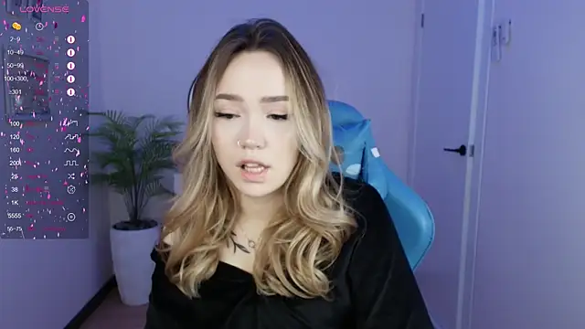 Snapshot of Evia_r0se chatting on 01-28-25, 05:11 Evia r0se online show from 01-28-25, 05:11